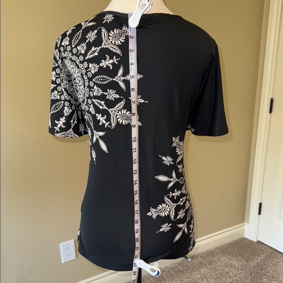 Reitmans Shirt Black and White Graphic Blouse Top Relaxed Fit Women's Size MP - Picture 5 of 10